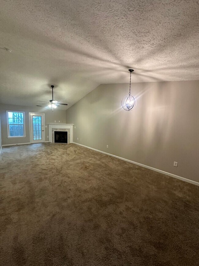 Foto del edificio - 128 Nathan Tisdale Ln