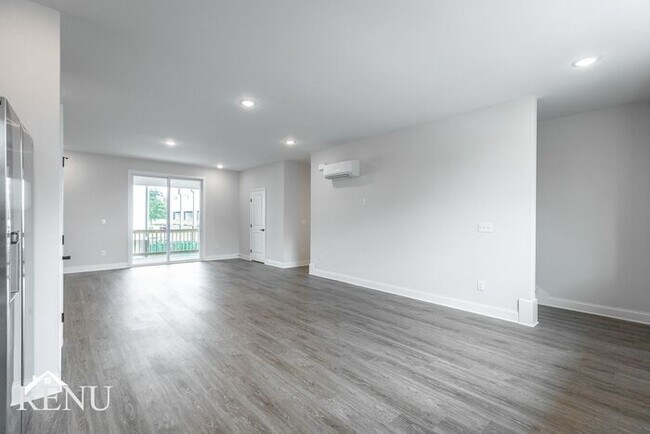 Building Photo - 5713 Sofias Cir