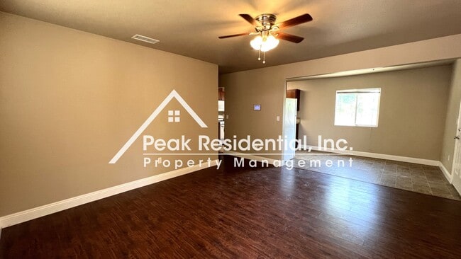 Building Photo - Wonderful Orangevale 3bd/1ba Duplex with 1...