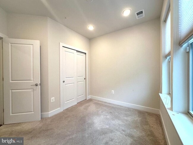 Building Photo - 1009 Rockwell Ave