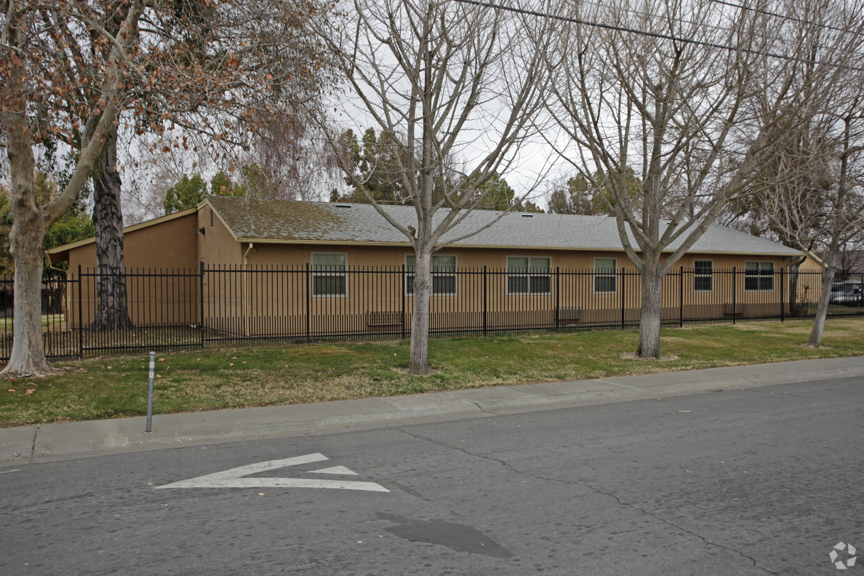 Foto del edificio - Summerfield Plaza