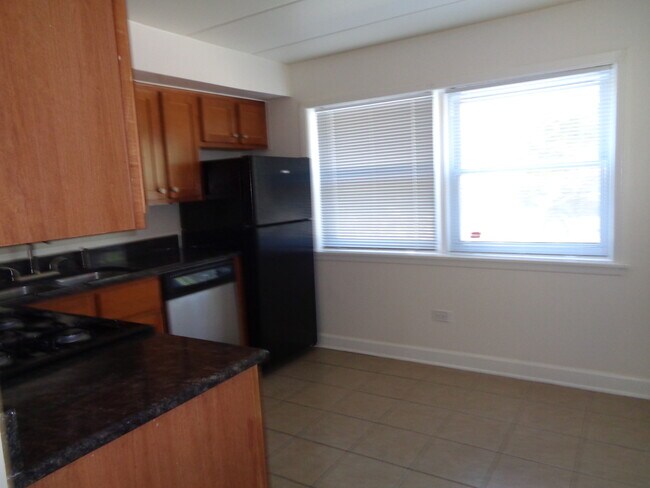 Building Photo - 10917 S Lloyd Dr