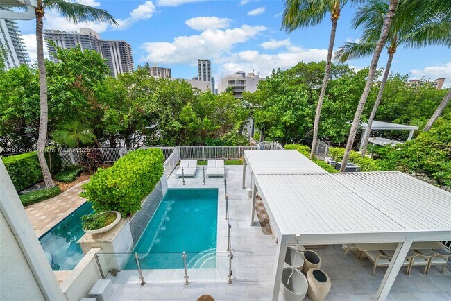 Foto del edificio - 3802 NE 199th Terrace