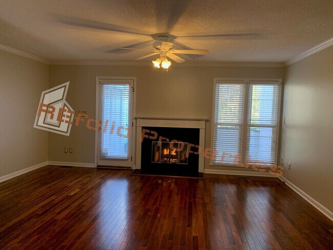 Building Photo - Charming 2-Story 2 BR Townhome @ Paxton To...