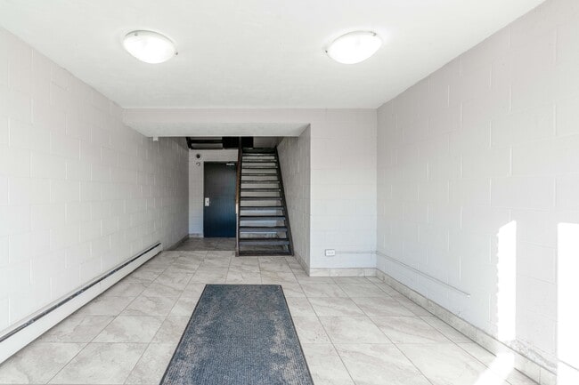 Building Photo - Bruce Manor Apartments