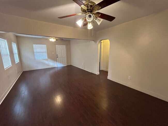 Foto del edificio - Charming 3 Bed/2 Bath in SW Bakersfield w/...