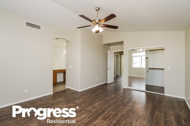 Building Photo - 2607 E Brooks St