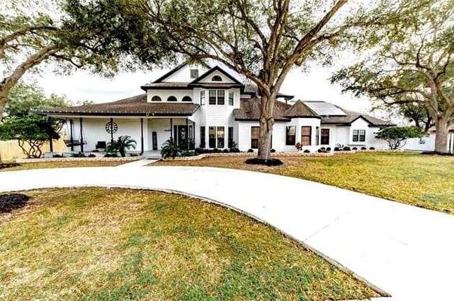 Building Photo - 4517 River Park Dr