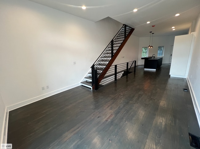 Building Photo - Stunning 3 bedroom, 2 bath Townhouse in Alta Vista Development