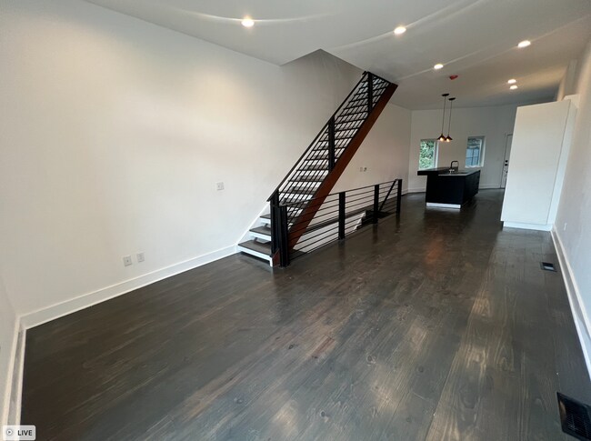 Foto del edificio - Stunning 3 bedroom, 2 bath Townhouse in Alta Vista Development