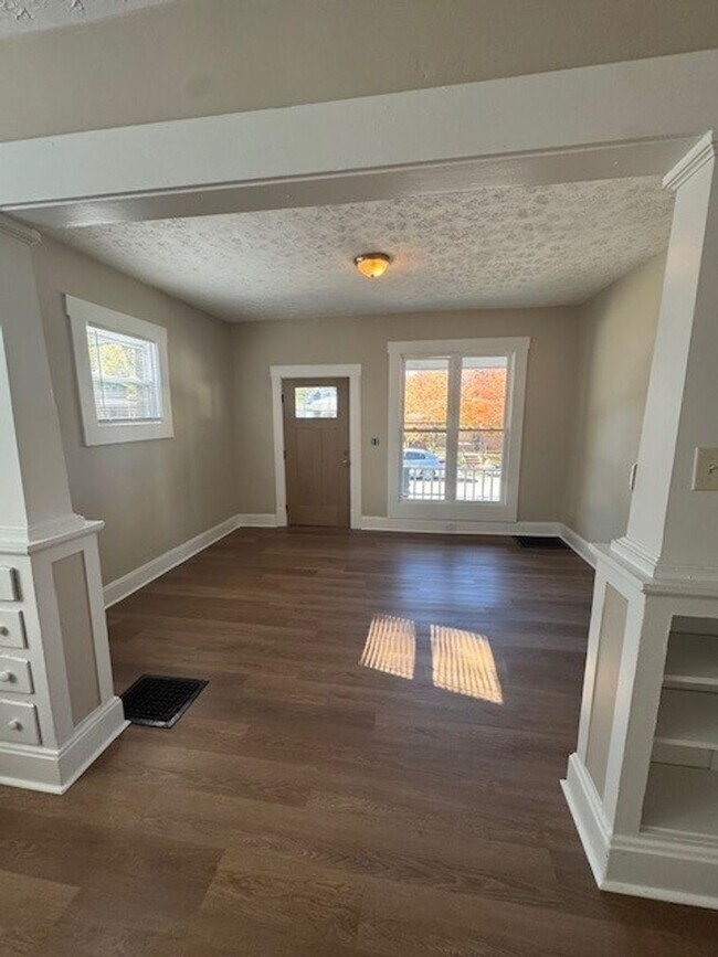 Foto del edificio - Bates-Hendricks/Newly Remodeled 3 Bedroom ...