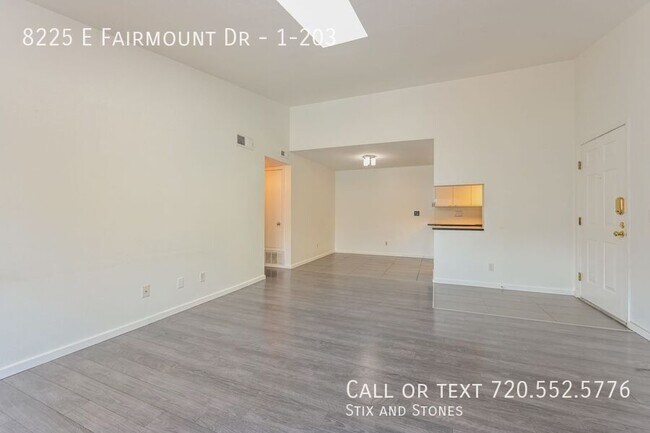 Foto del edificio - 8225 E Fairmount Dr