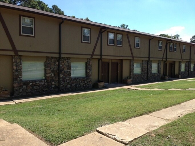 Primary Photo - 1801 Labette Manor Dr