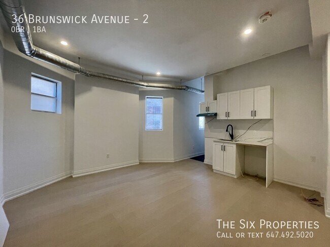 Photo du bâtiment - Brand New Bachelor Apartment in the Heart of Downtown