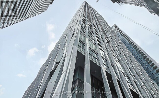 Photo du bâtiment - 1 Yorkville Ave