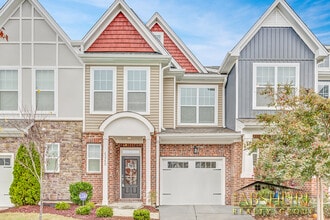 Building Photo - 4240 Vallonia Dr