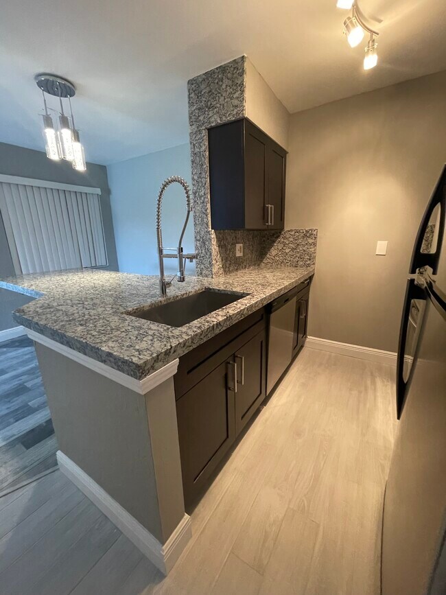 Foto del edificio - 2803 N Oakland Forest Dr