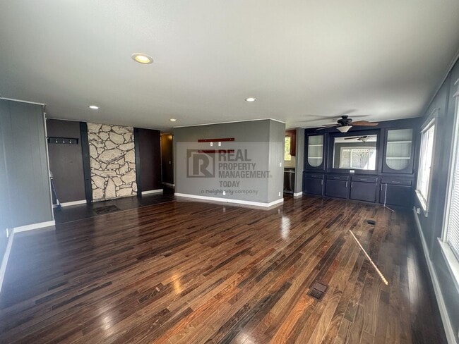 Building Photo - 2 Bedroom House in Graham!