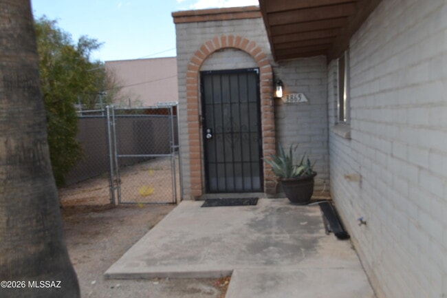 Building Photo - 3865 E Glenn St