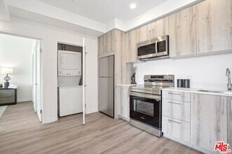 Building Photo - 224 N Alvarado St