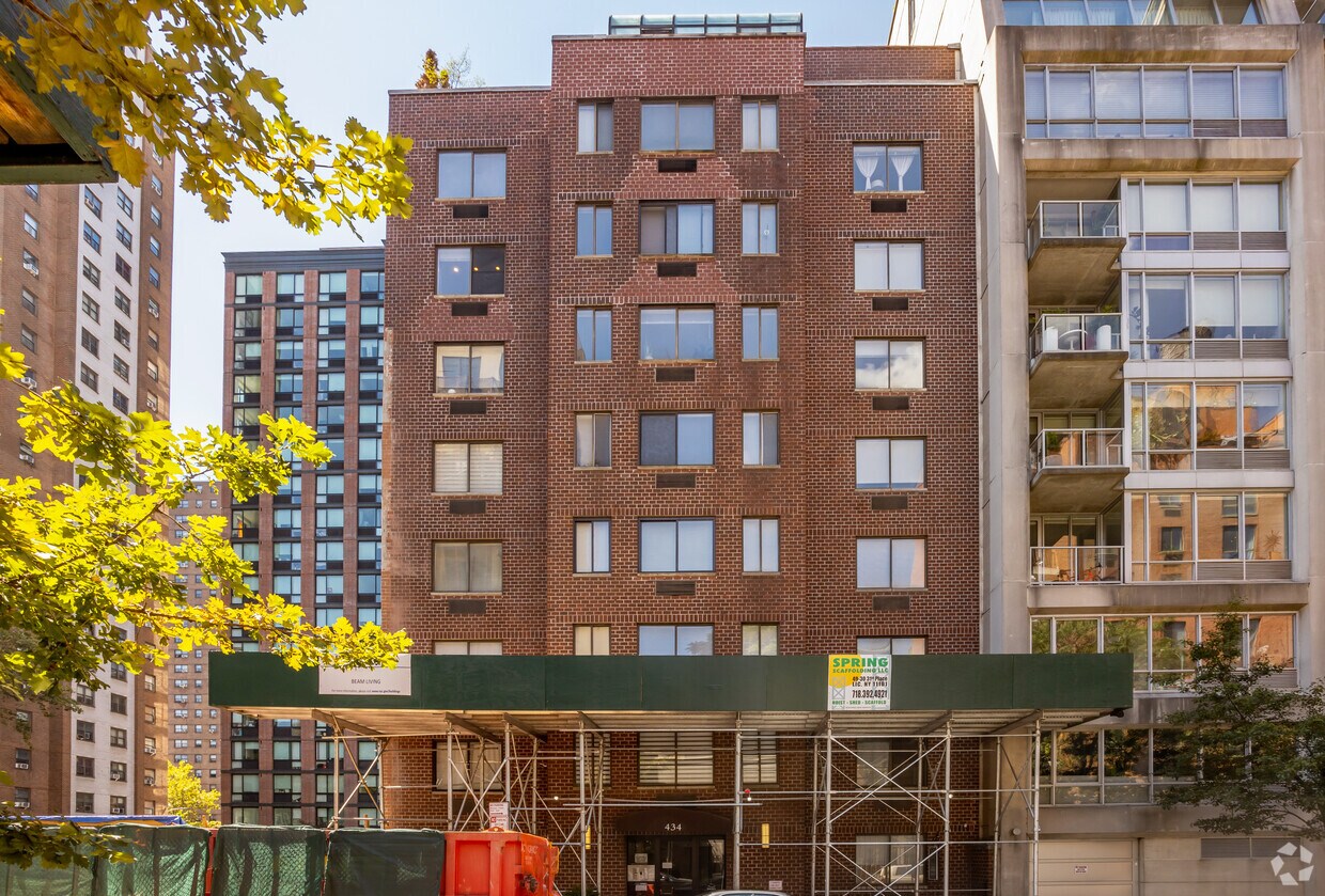 Primary Photo - 434 W 19th St