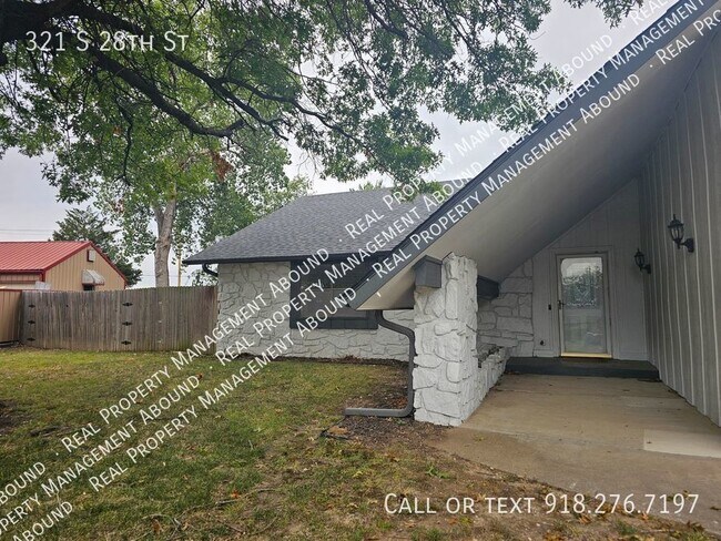 Foto del edificio - Charming 3-Bedroom Home in Desirable Broke...