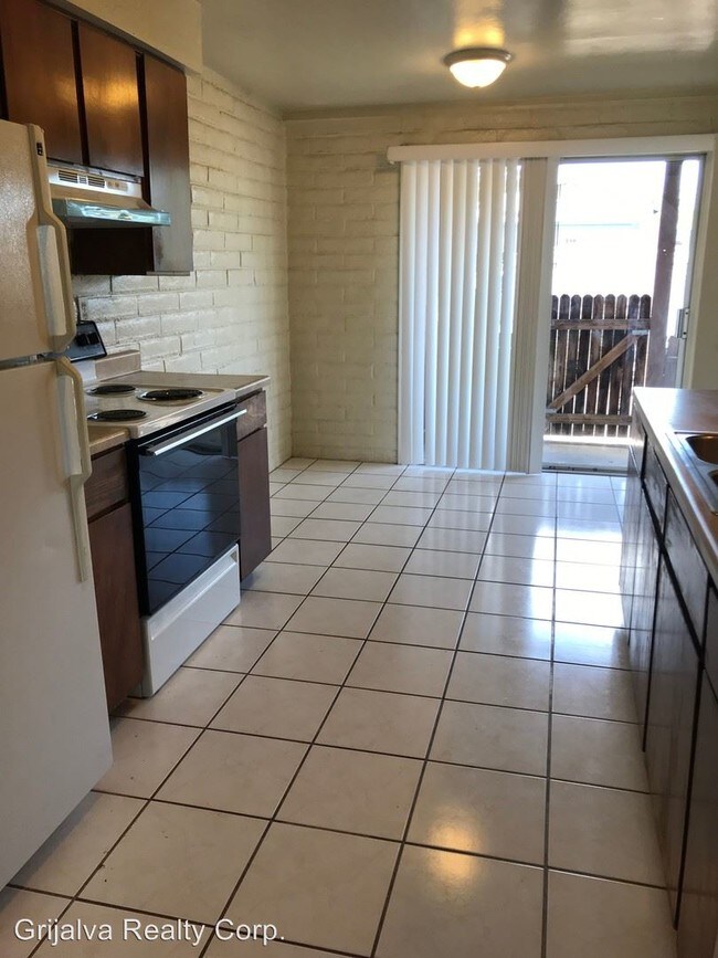 Foto del edificio - 2614 N Winstel Blvd