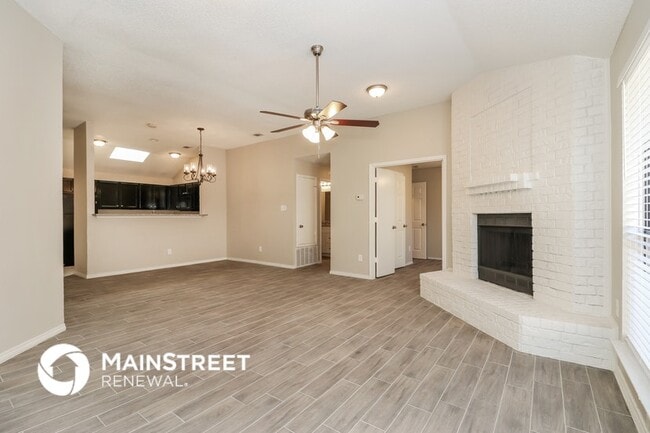 Building Photo - 320 Valley Spring Dr