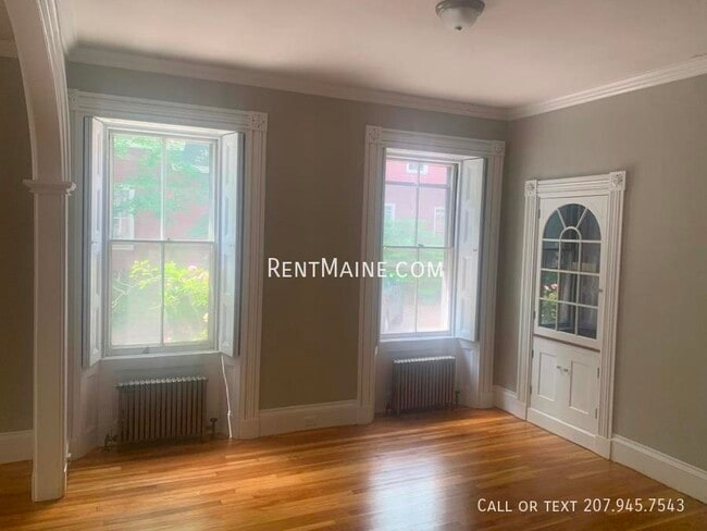 Building Photo - 13 Hudson St