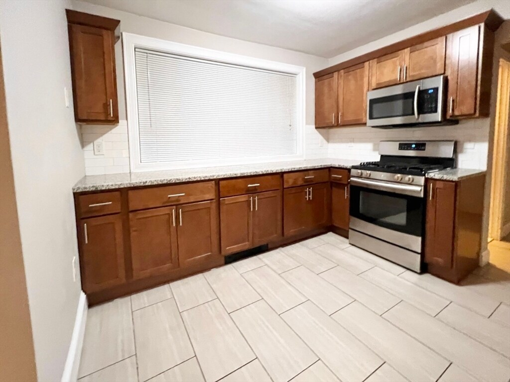 Primary Photo - 128 Lawrence St