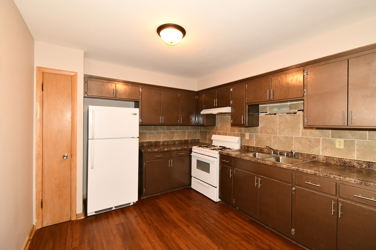 Primary Photo - 7168 W Appleton Ave