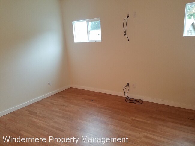 Building Photo - 3 br, 2.5 bath House - 5026 Chico Way NW