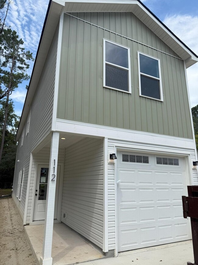 Building Photo - 112 Farm Rd