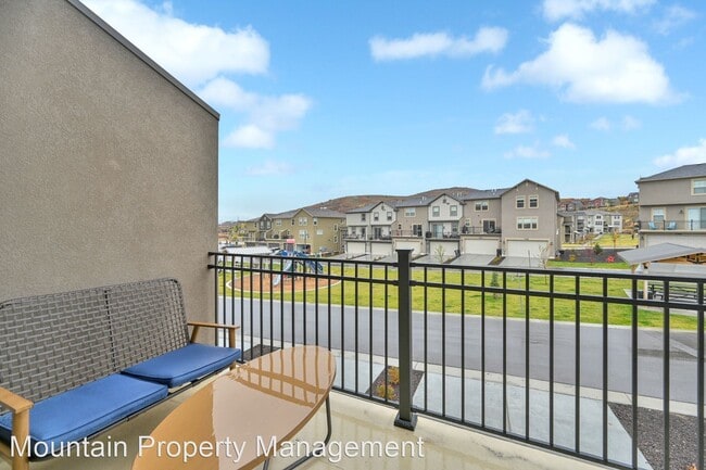 Building Photo - 4 br, 3.5 bath House - 1097 W. Wasatch Spr...