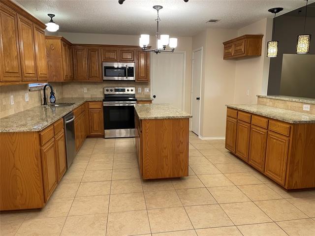 Building Photo - 817 Parkhill Dr