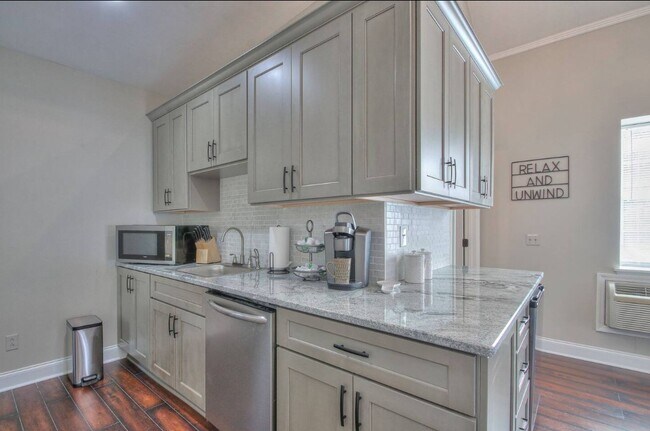 Photo - 6018 Benders Ferry Rd House