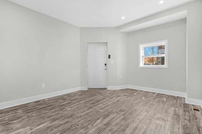 Building Photo - 100 S Bouldin St