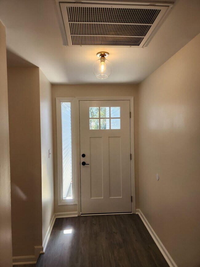 Building Photo - Rancher in Mt. Pleasant