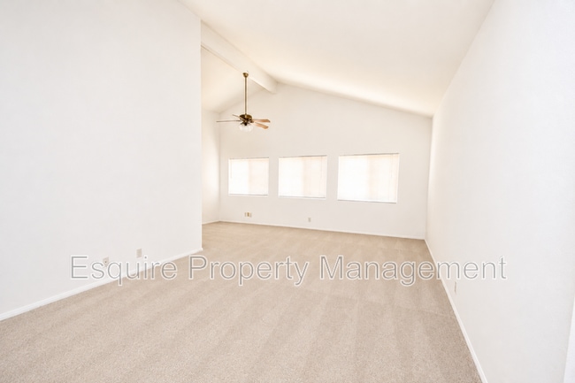 Building Photo - 2065 Pamela St