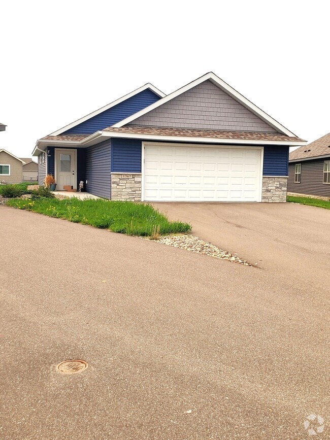 Building Photo - 1767 Aspen Ct