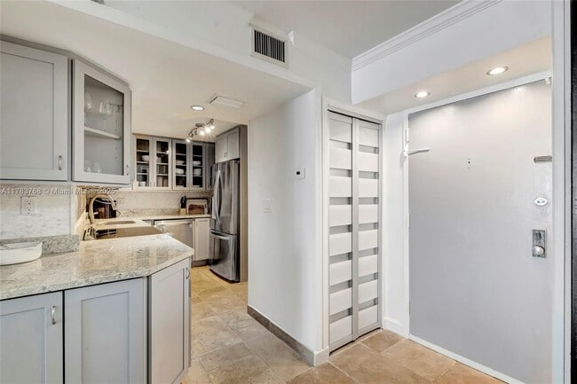 Building Photo - 2401 Collins Ave