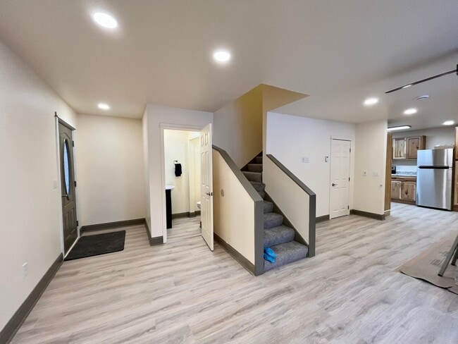 Building Photo - Fully renovated 2 bedroom, 2.5 bath home