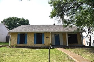 Building Photo - 2833 Miller Pl