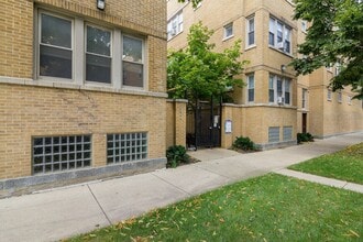 Building Photo - 4435 W Fullerton Ave