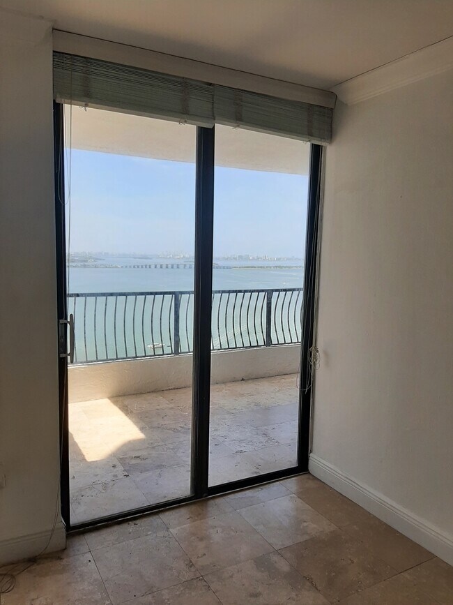 Foto del edificio - 555 NE 15th St