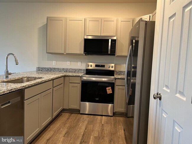 Building Photo - 167 Rae Ct