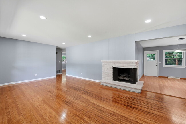 Building Photo - 152 Crestwood Dr