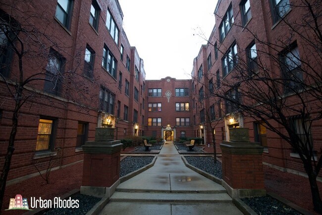 Building Photo - 3522 N Racine Ave