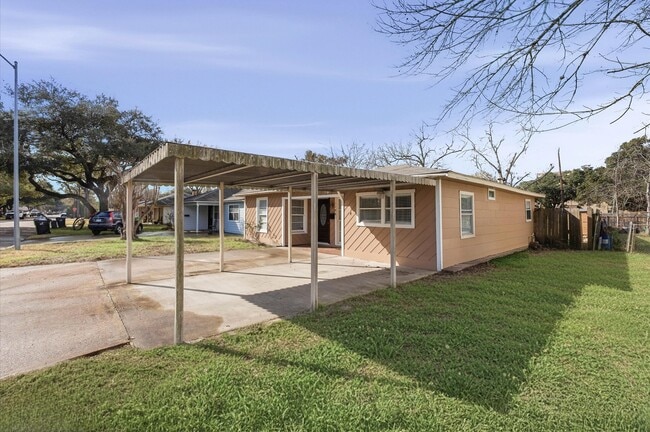 Building Photo - 1108 Georgina St