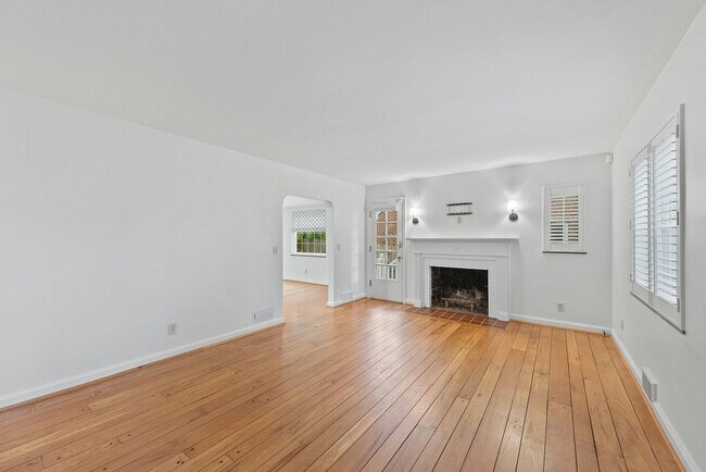 Foto del edificio - 3216 Grischy Ln
